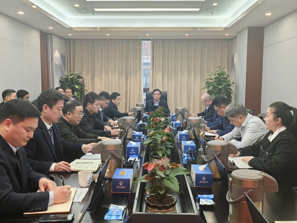 王思軍在省城市更新等三家公司重點(diǎn)工作推進(jìn)會上強(qiáng)調(diào)要以新作風(fēng)、新?lián)?dāng)，實(shí)現(xiàn)新發(fā)展